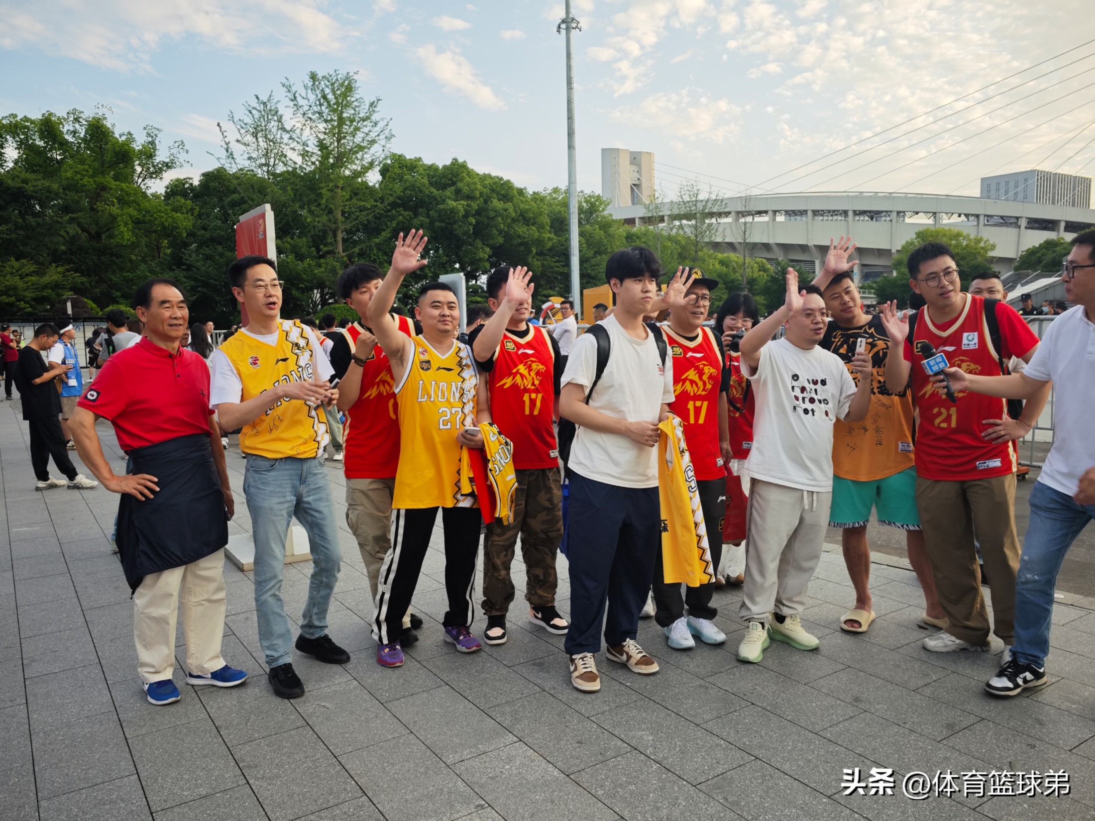 广厦男篮训练开放日，转会期战术微调引欢呼，荷甲在即，赛程密集仍需轮换(荷甲2024至2025积分榜)-开云棋牌