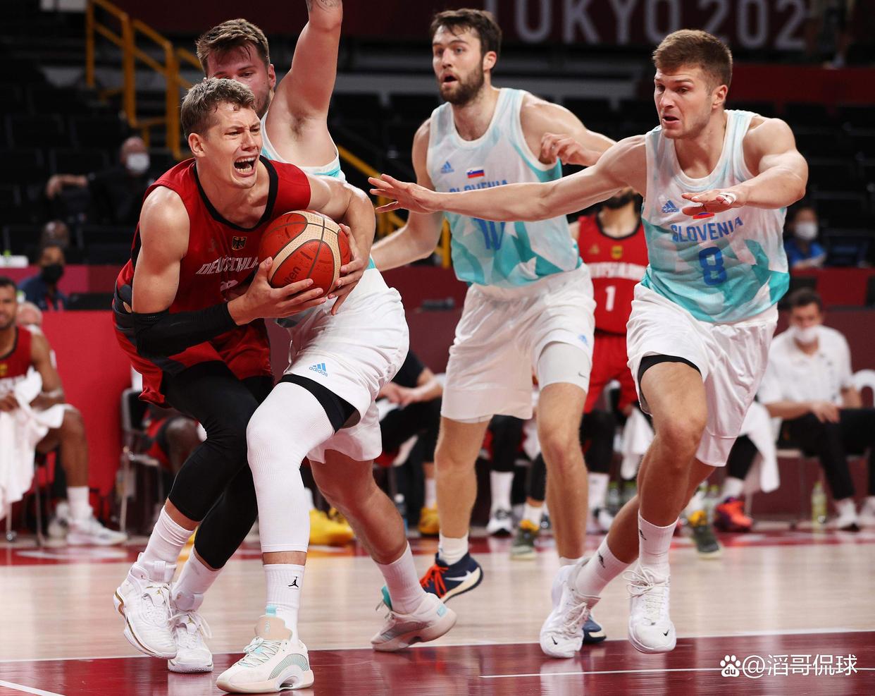 深圳男篮调整名单备战德国杯东契奇连续五场比赛得分超过挺进下一轮，浙江稠州赛前迎来里程碑直接炸裂 -开云娱乐